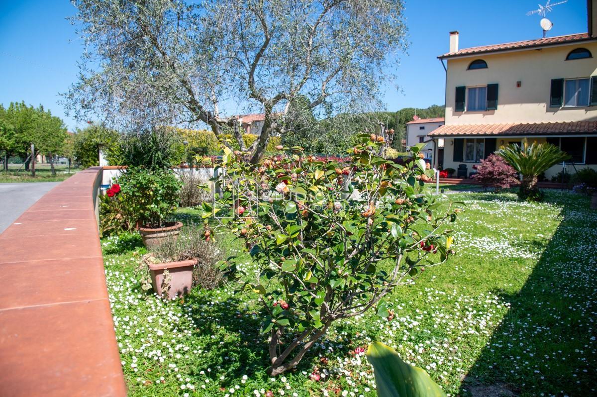 Villa con giardino a San Giuliano Terme