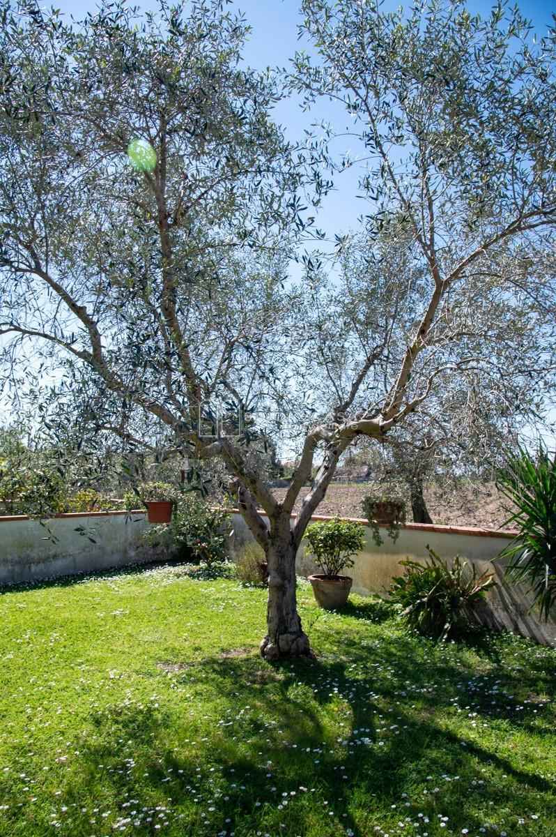Villa con giardino a San Giuliano Terme