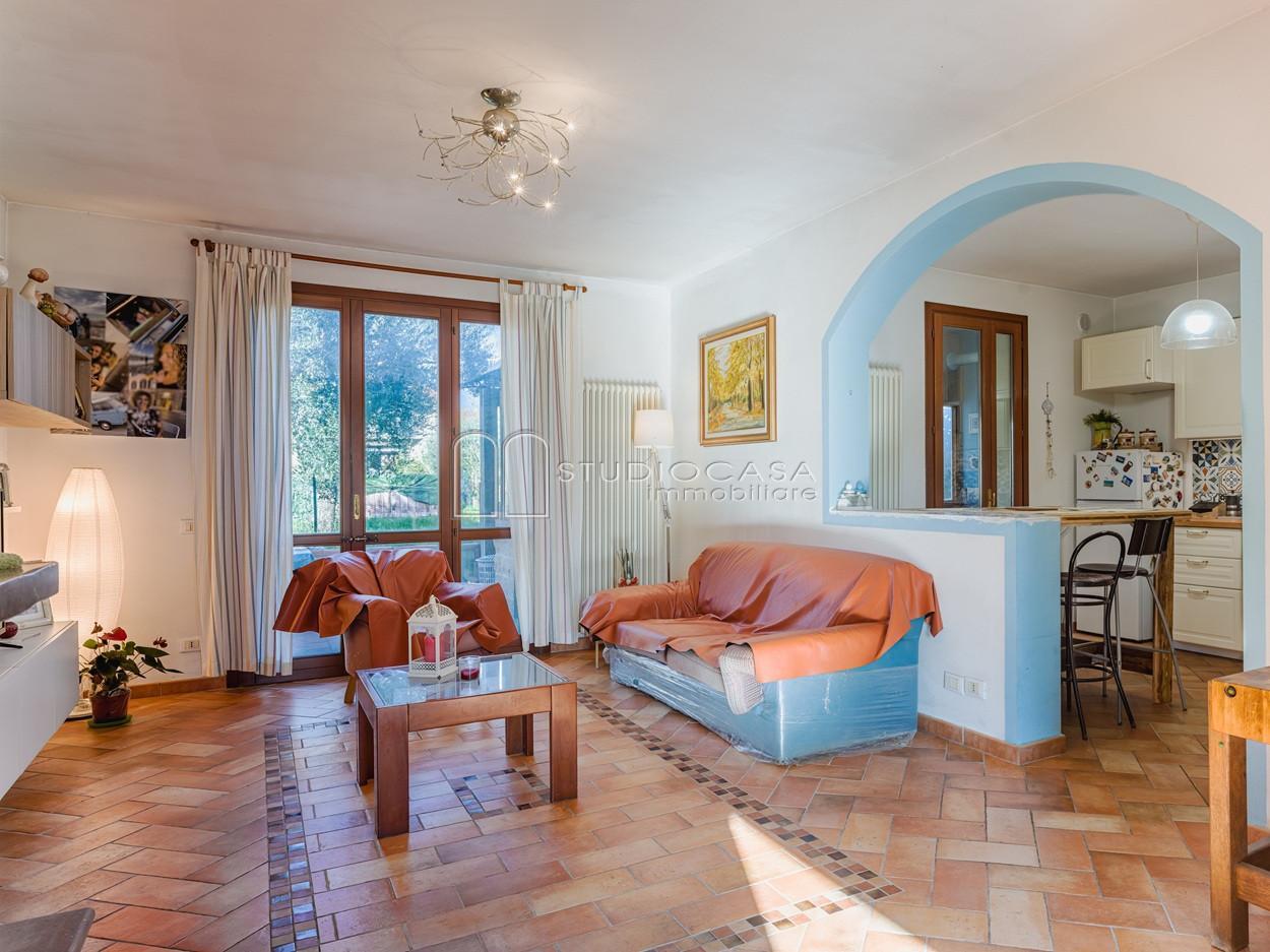 Villa Bifamiliare con giardino, Cascina titignano