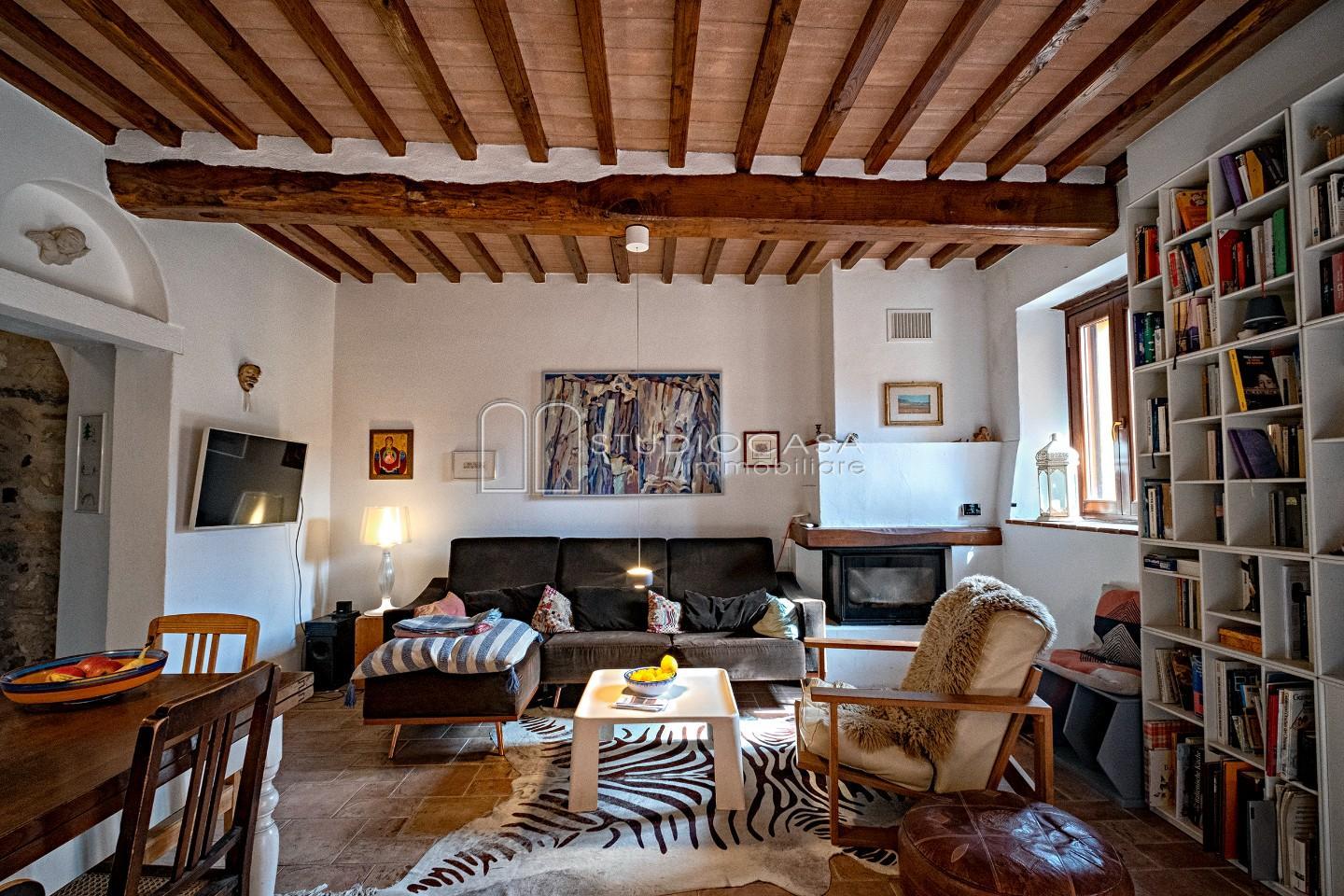 Casa indipendente con giardino a Calci