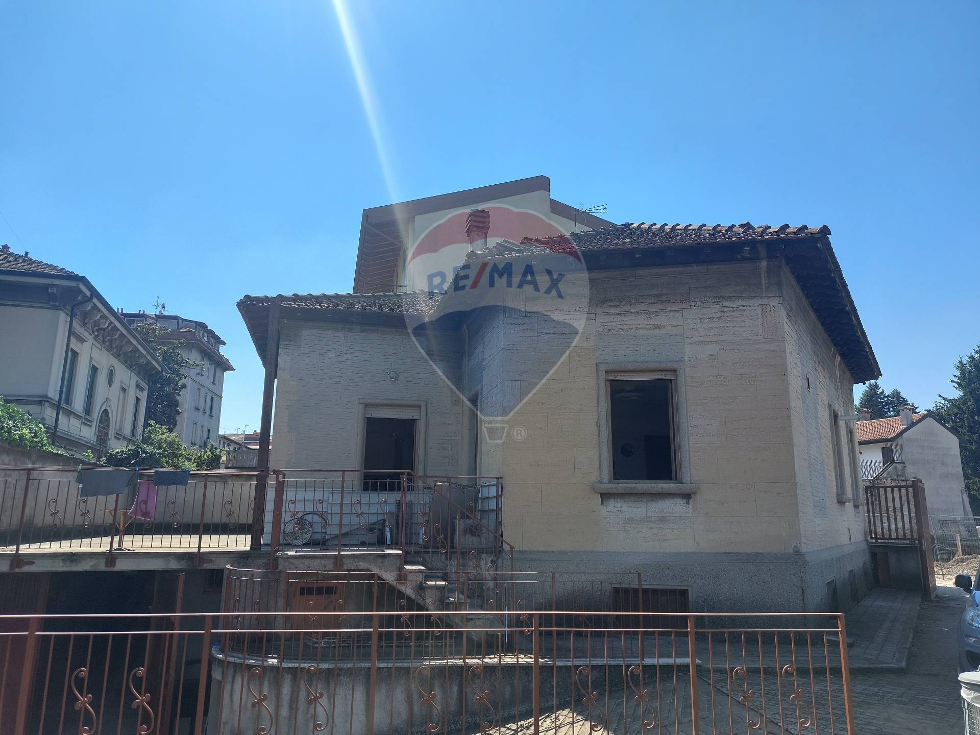 Casa indipendente con terrazzo, Milano villa pizzone