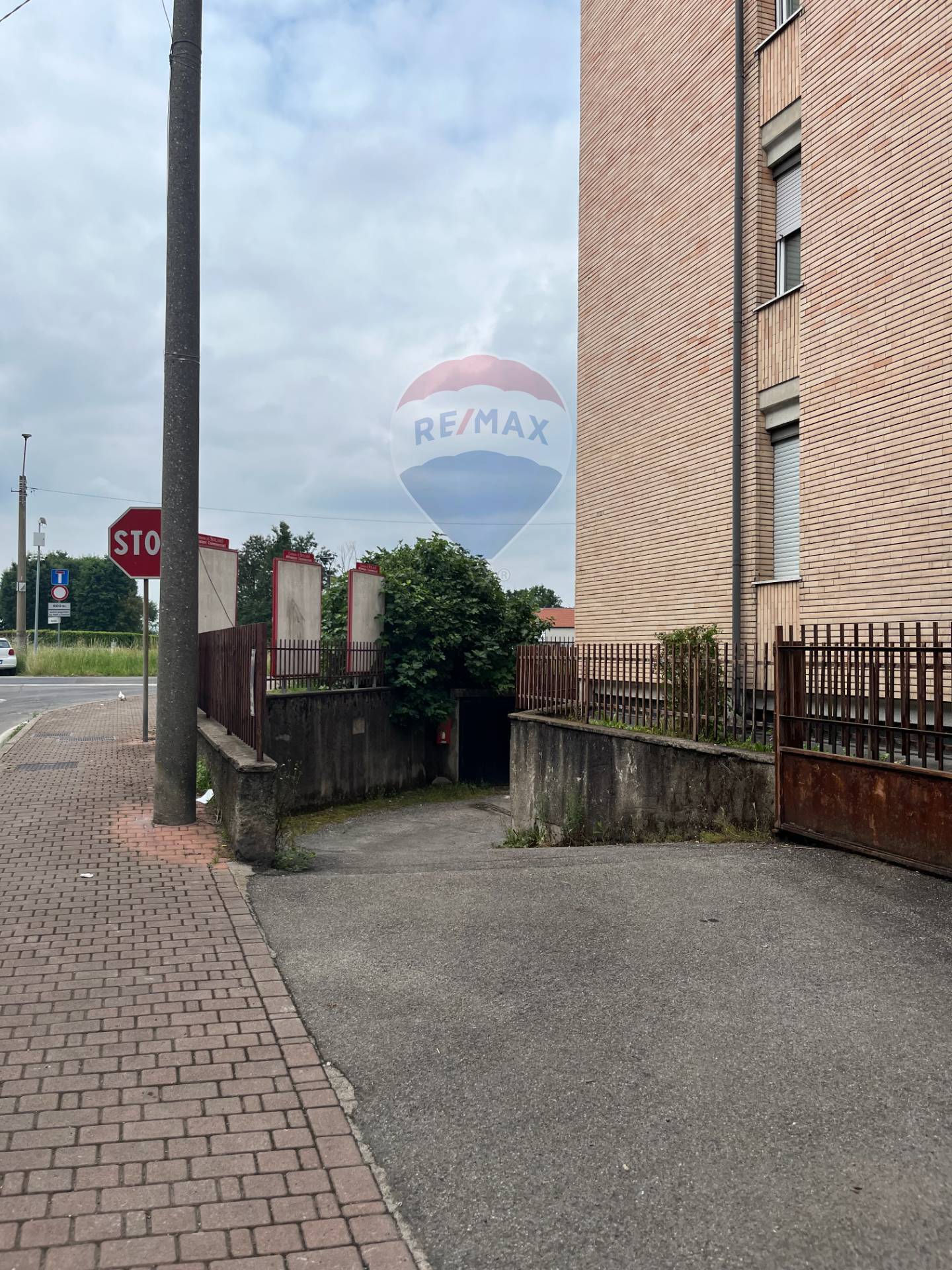 Magazzino in vendita a Solaro