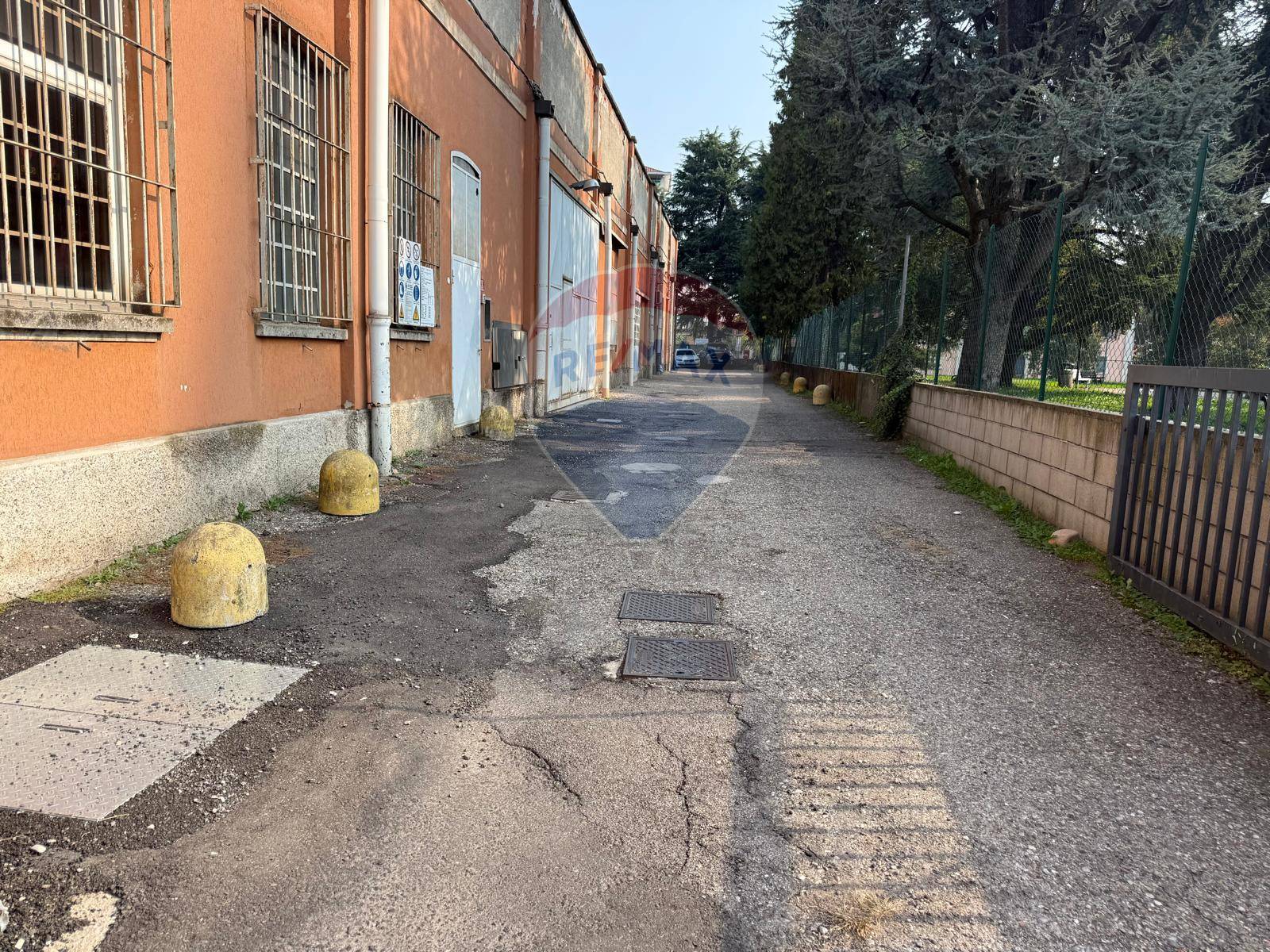 Capannone Industriale in vendita a Canegrate