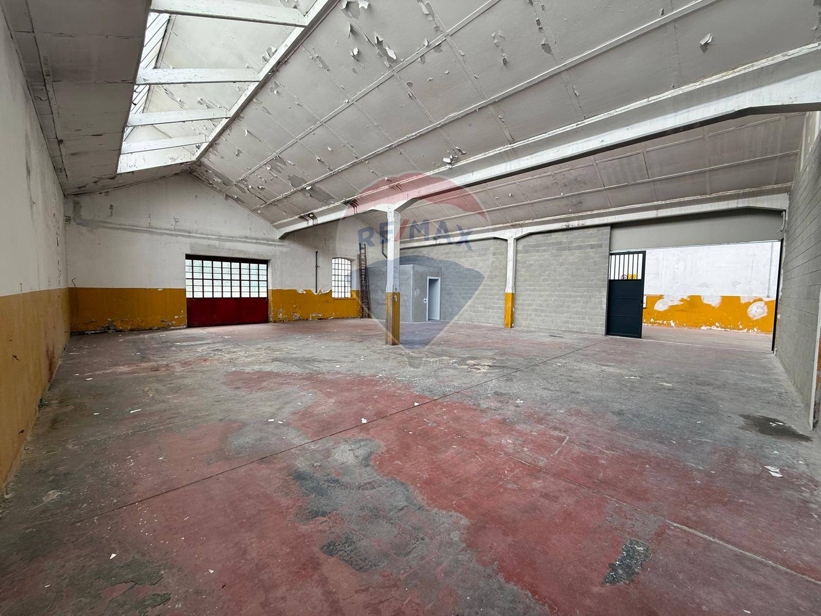 Capannone Industriale in vendita a Canegrate