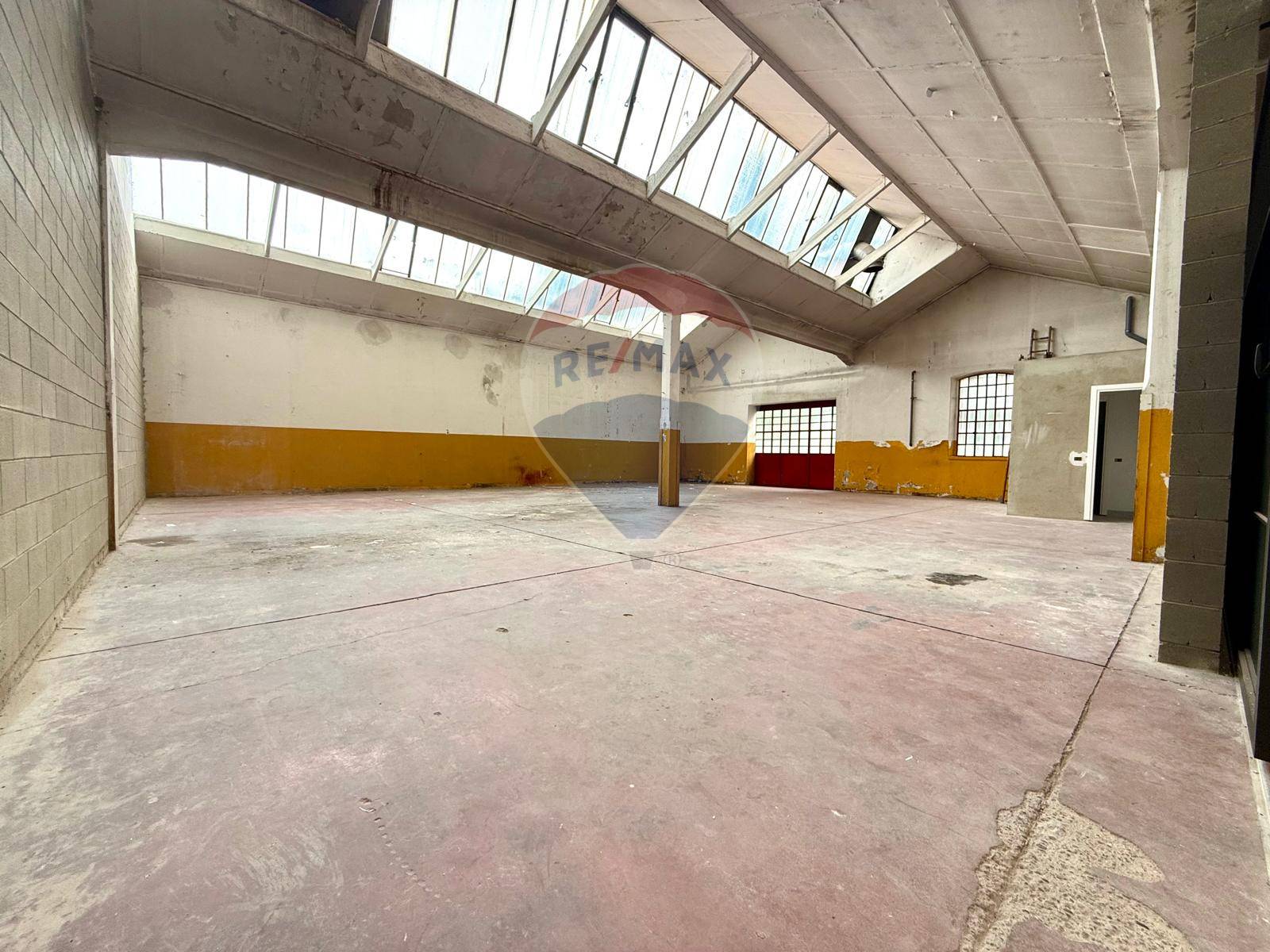 Capannone Industriale in vendita a Canegrate