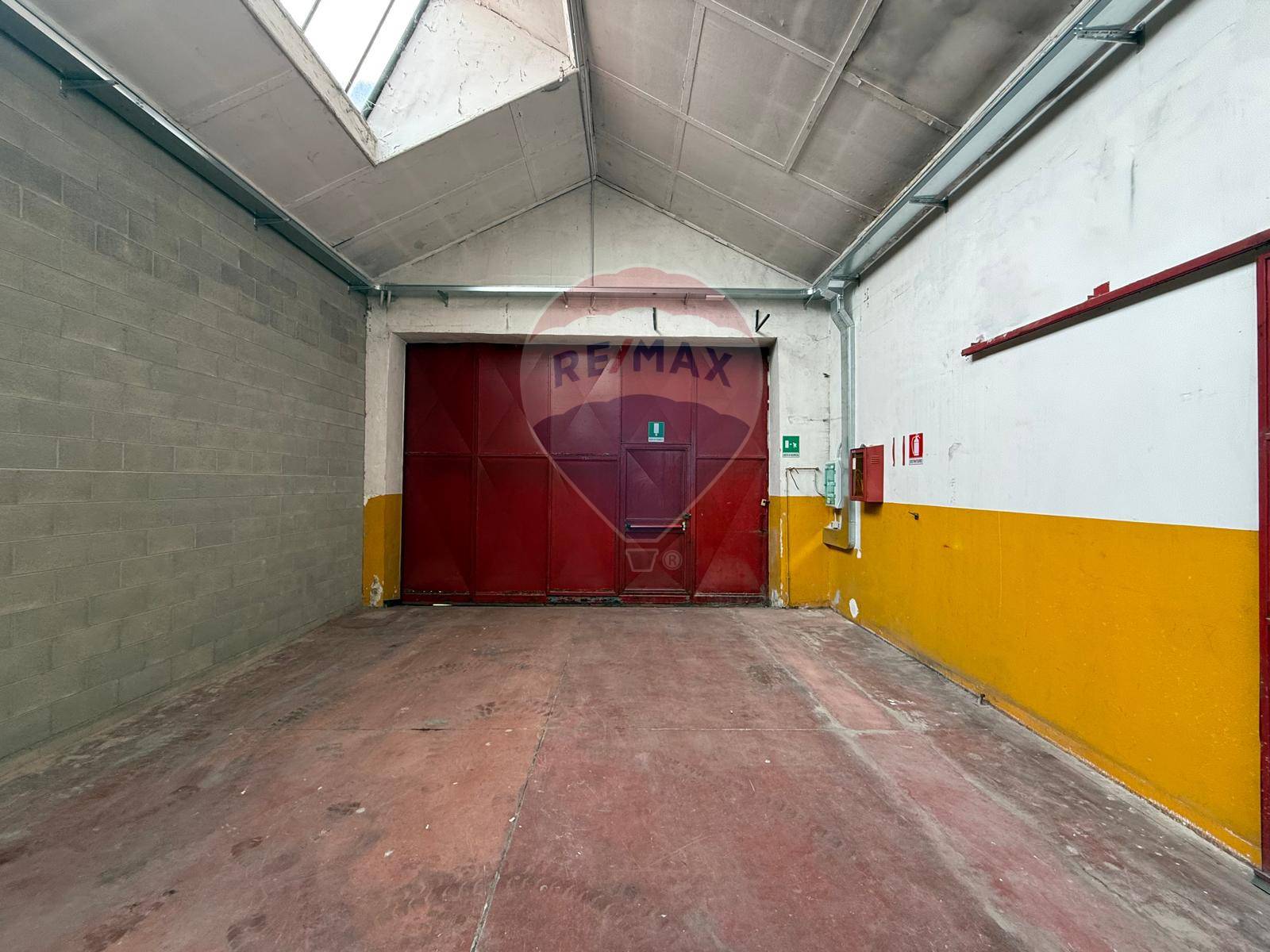 Capannone Industriale in vendita a Canegrate