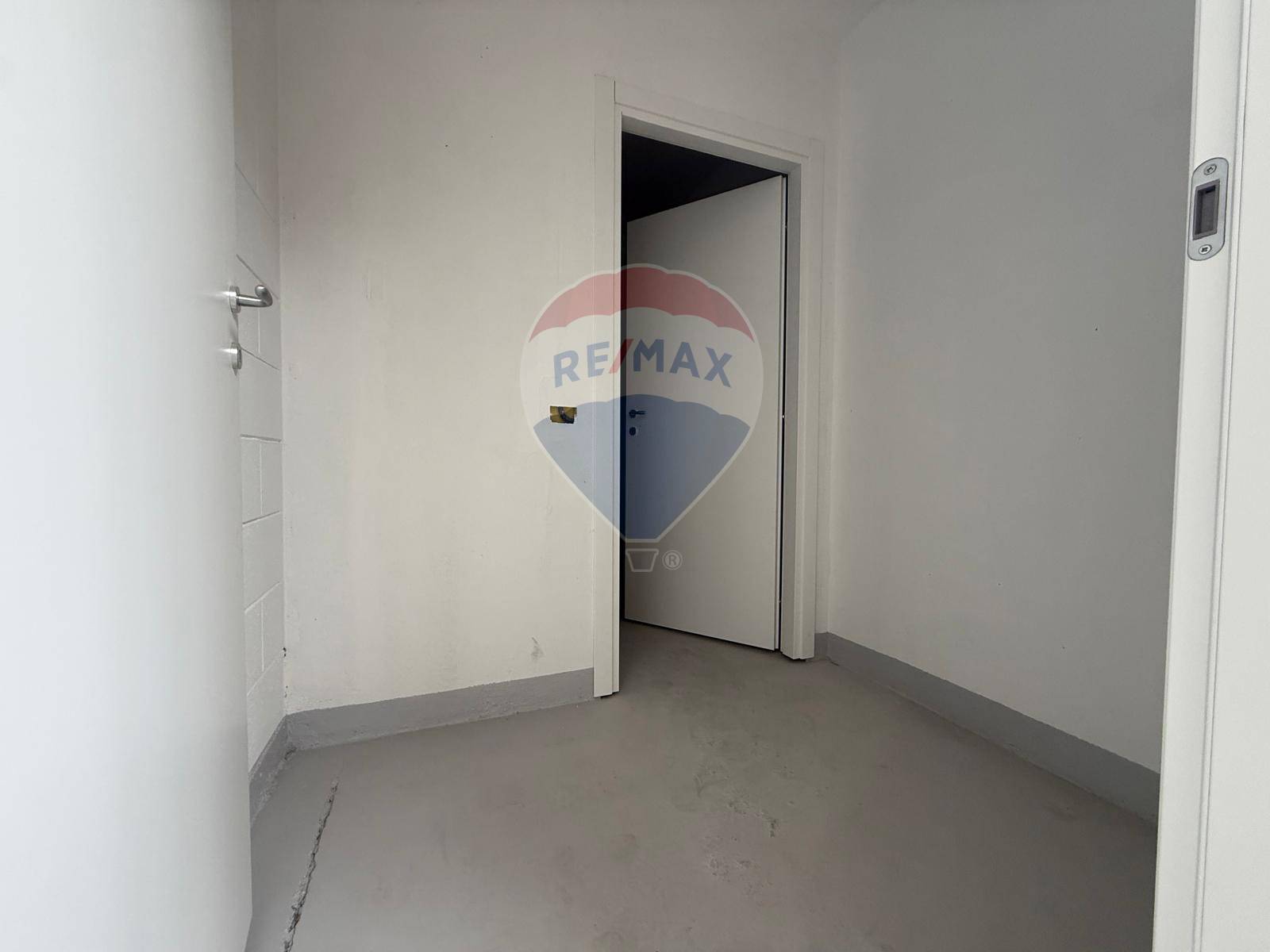 Capannone Industriale in vendita a Canegrate