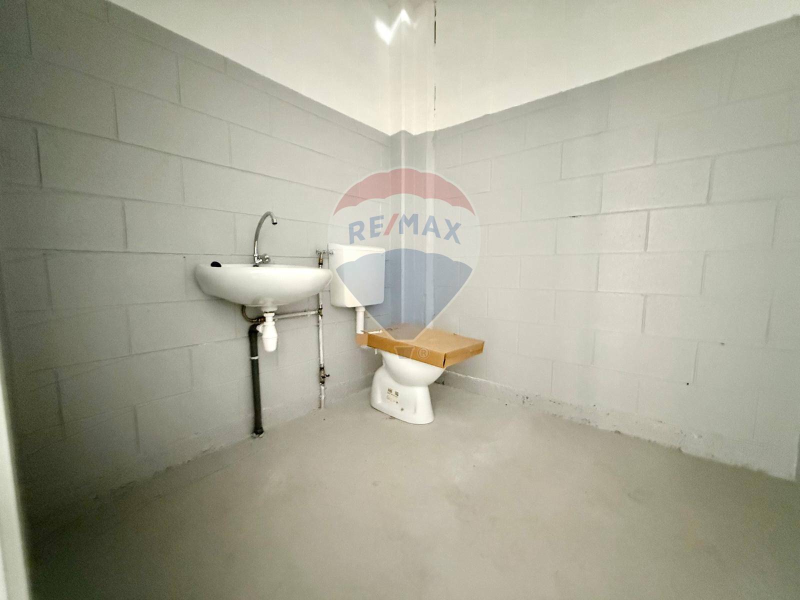 Capannone Industriale in vendita a Canegrate