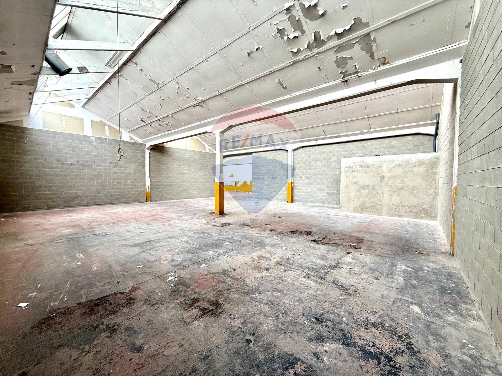 Capannone Industriale in vendita a Canegrate