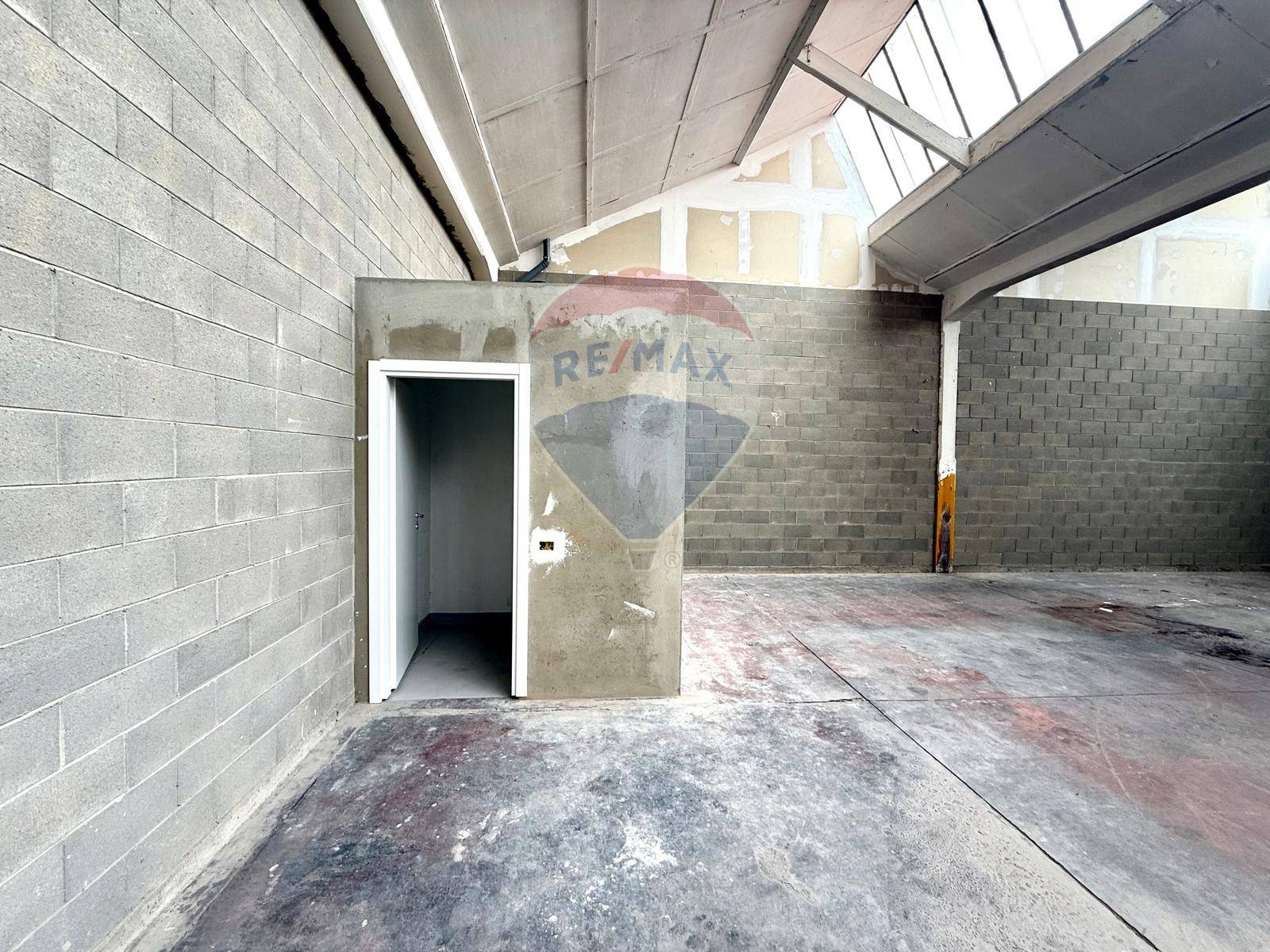 Capannone Industriale in vendita a Canegrate