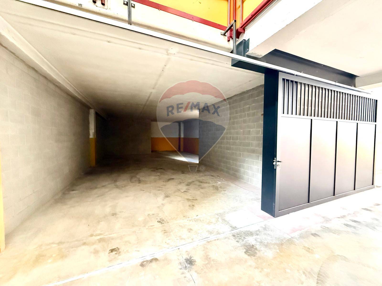 Capannone Industriale in vendita a Canegrate