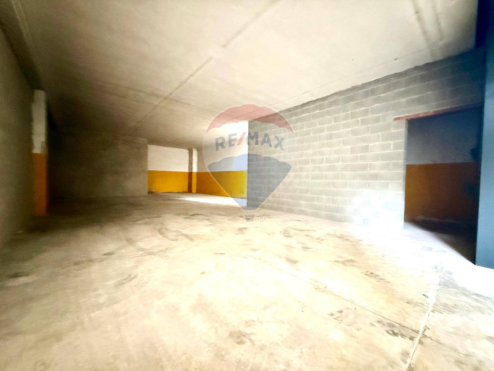 Capannone Industriale in vendita a Canegrate