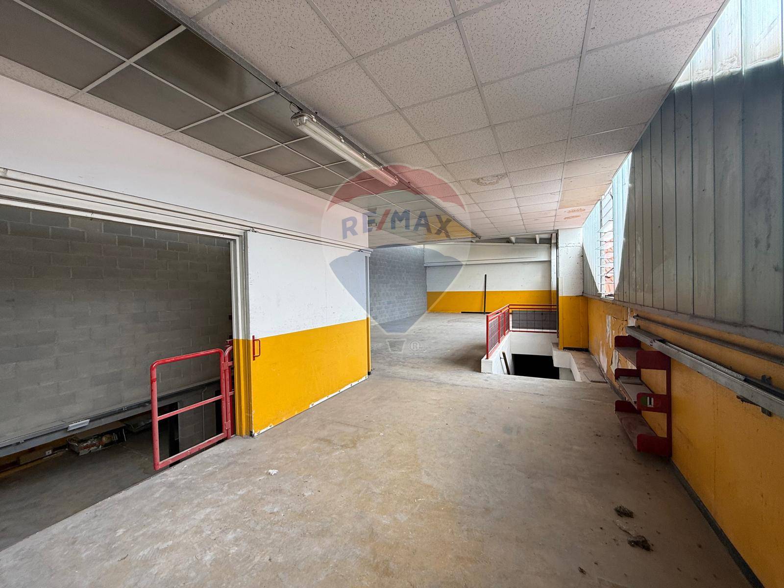 Capannone Industriale in vendita a Canegrate