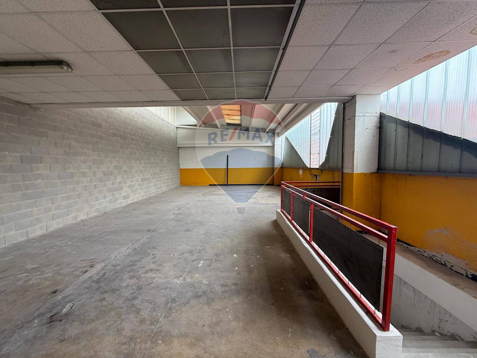 Capannone Industriale in vendita a Canegrate