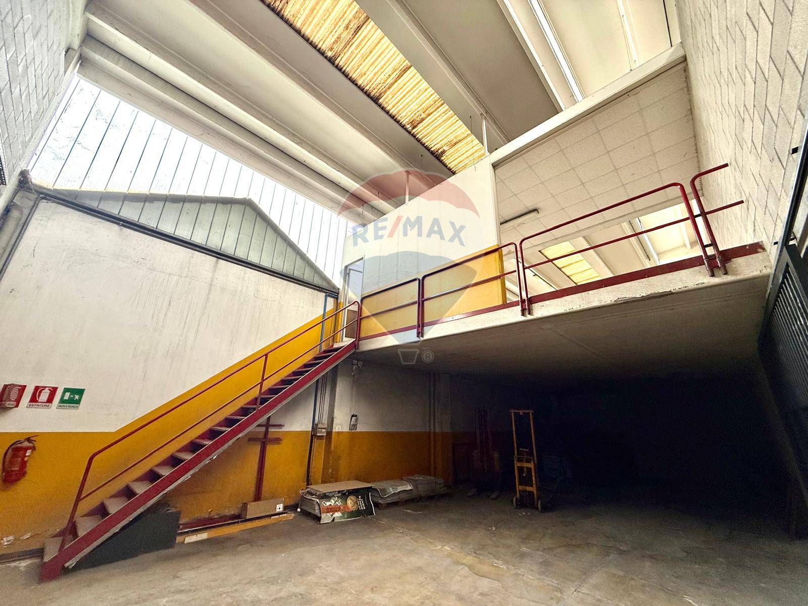 Capannone Industriale in vendita a Canegrate