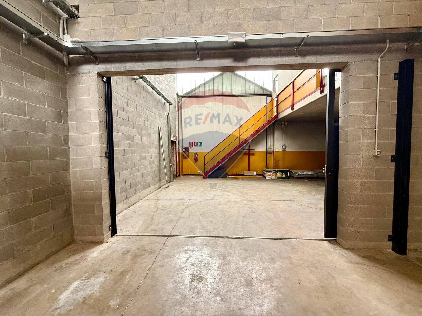 Capannone Industriale in vendita a Canegrate