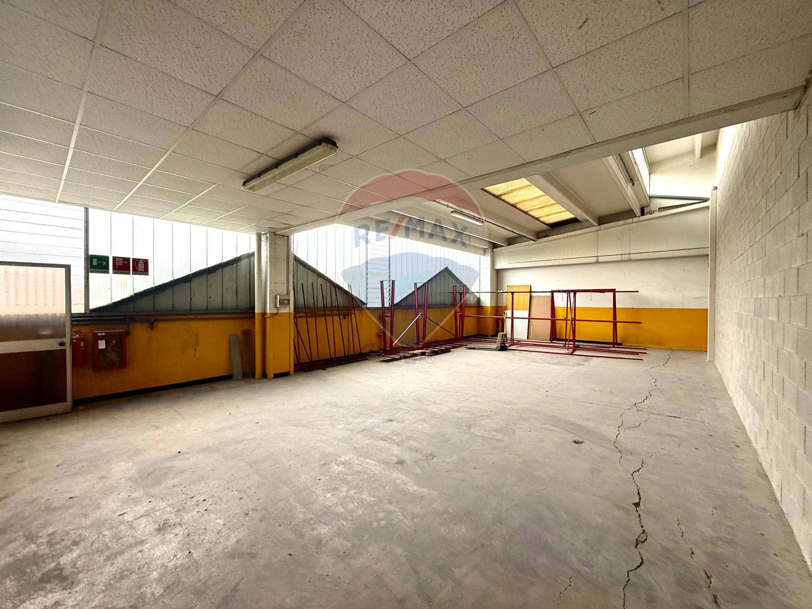 Capannone Industriale in vendita a Canegrate