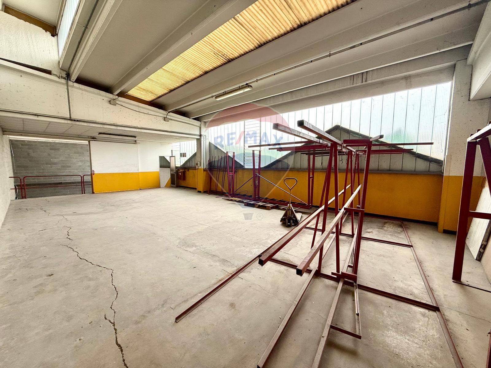 Capannone Industriale in vendita a Canegrate