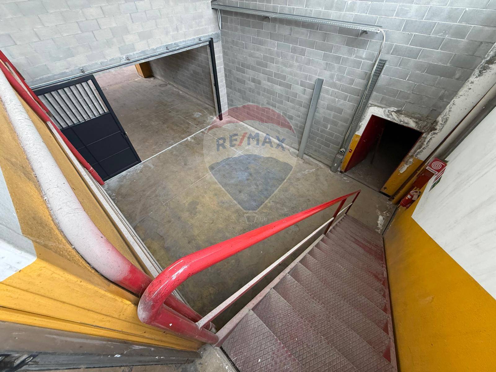 Capannone Industriale in vendita a Canegrate