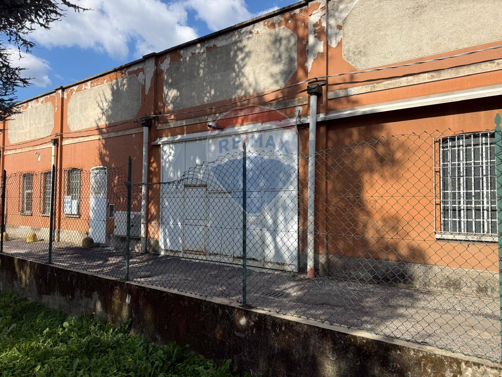 Capannone Industriale in vendita a Canegrate