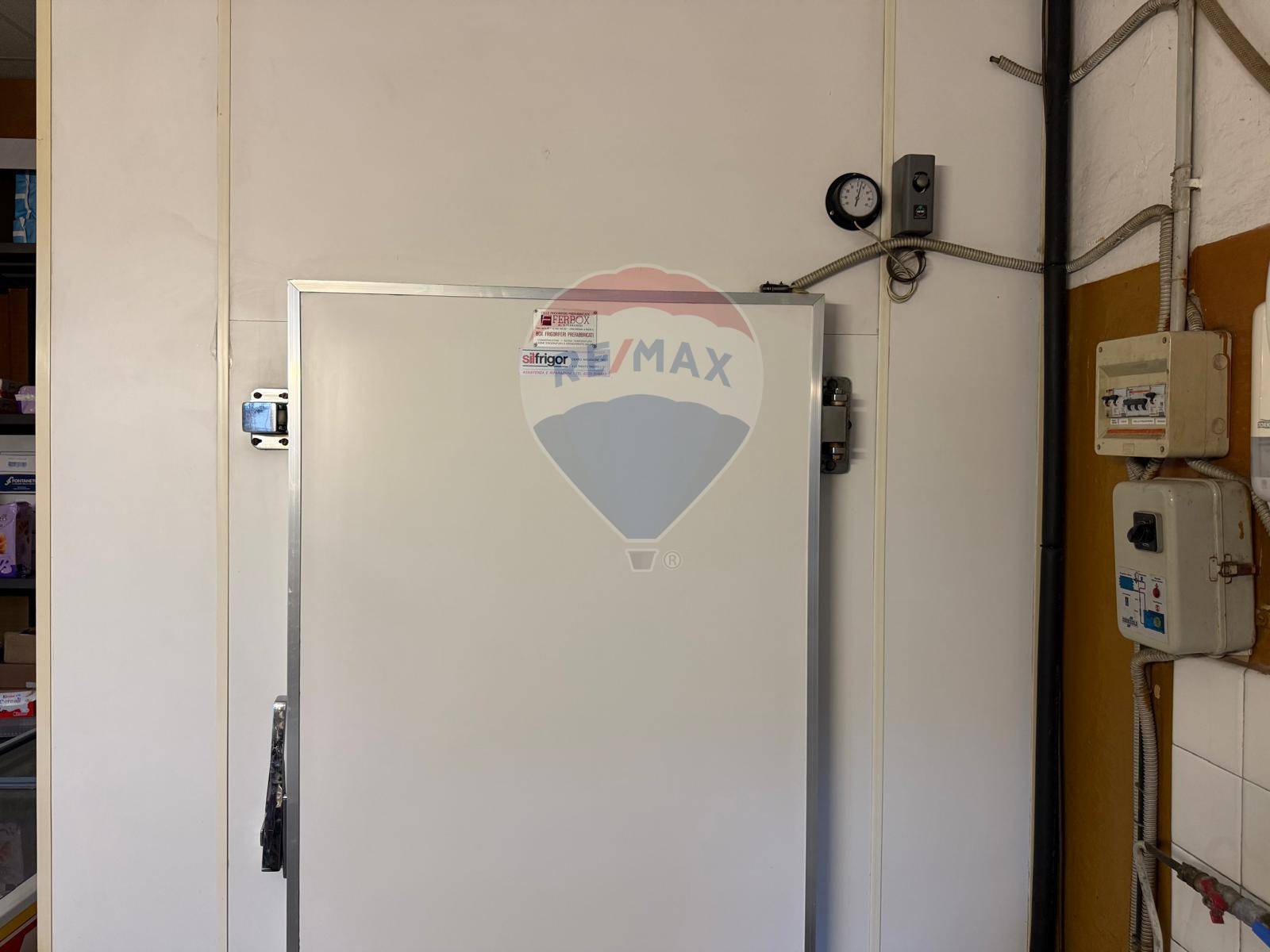 Attivit Commerciale in vendita a Legnano, Confine Con S. Giorgio S/L