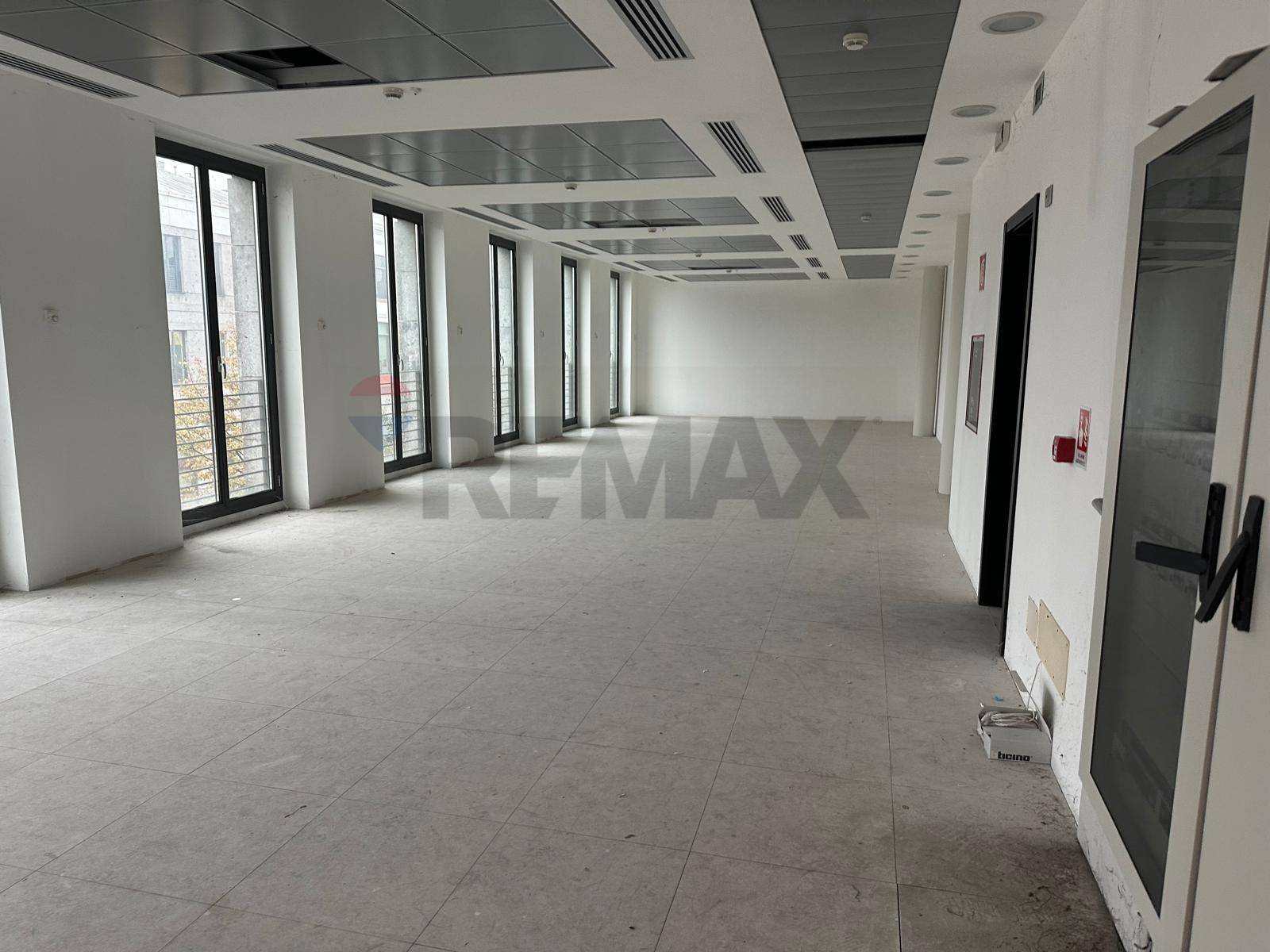 Ufficio in affitto a Legnano, Centro