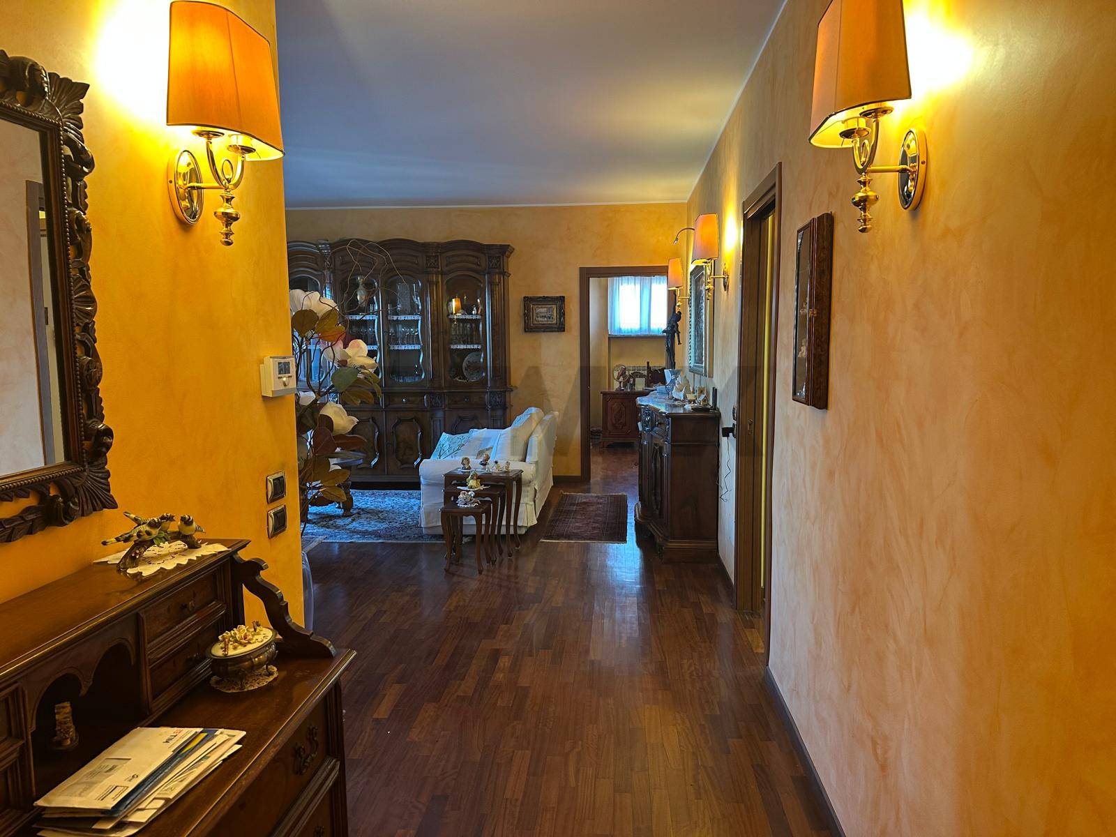 Appartamento in vendita a Legnano, Piscina