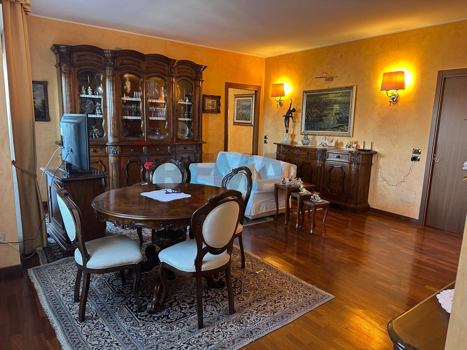 Appartamento in vendita a Legnano, Piscina