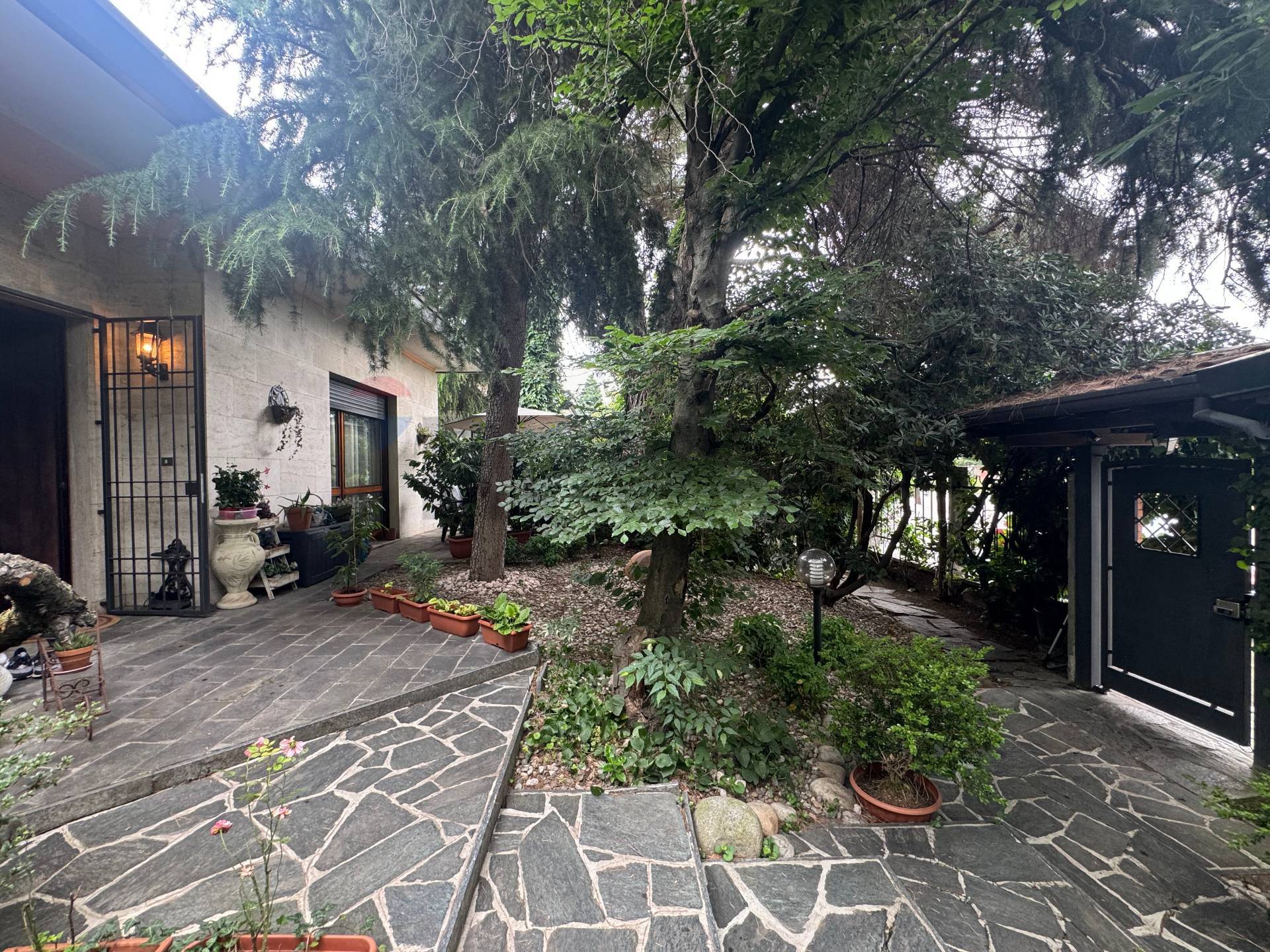 Villa singola in vendita a Legnano, Saronnese