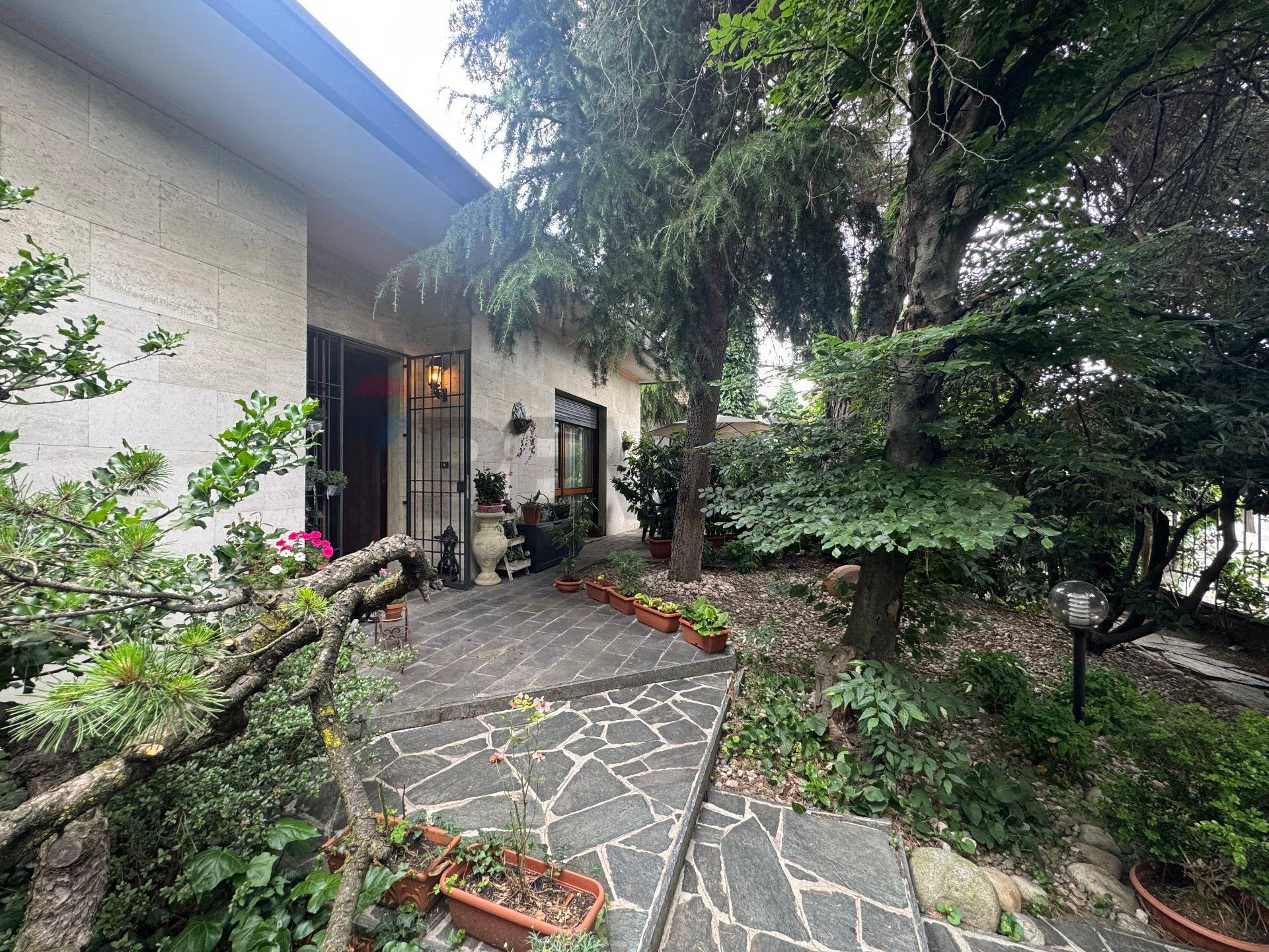 Villa singola in vendita a Legnano, Saronnese