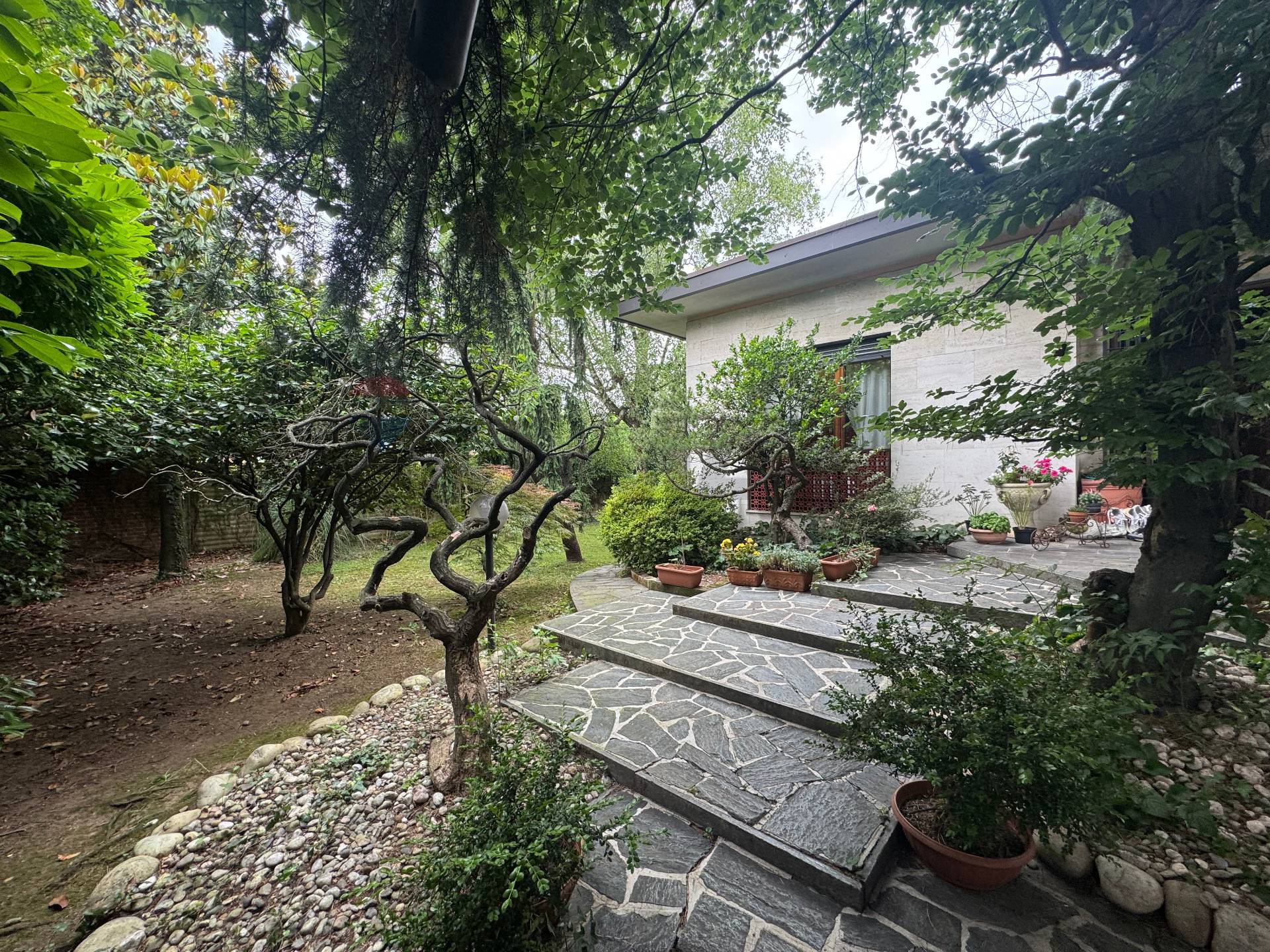 Villa singola in vendita a Legnano, Saronnese