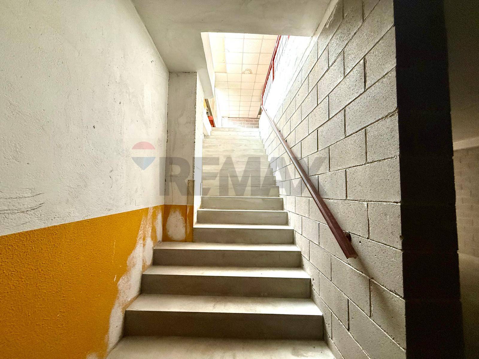 Capannone Industriale in vendita a Canegrate