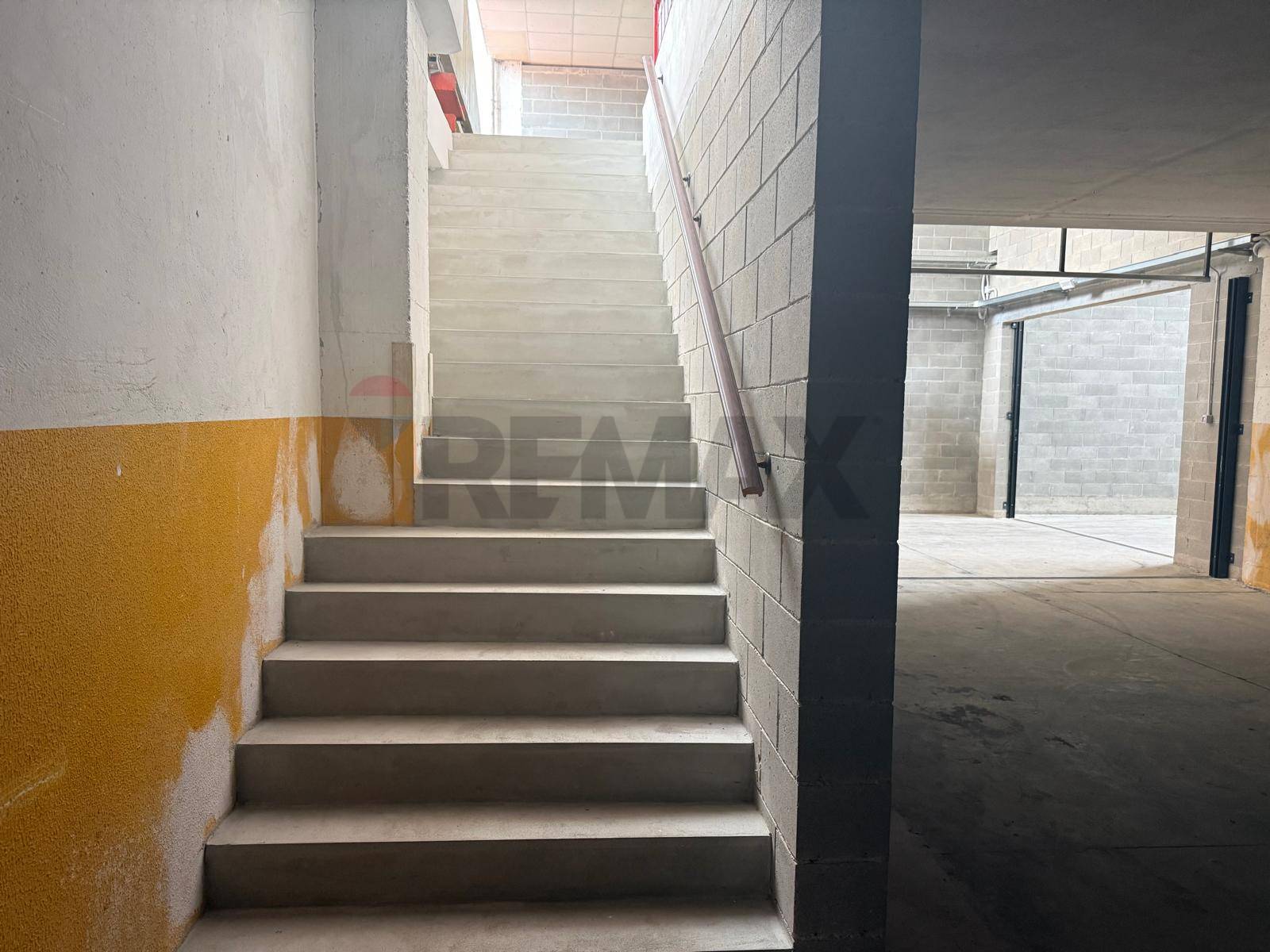 Capannone Industriale in vendita a Canegrate