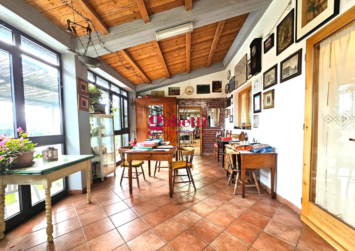 Casa indipendente con box doppio a Reggello