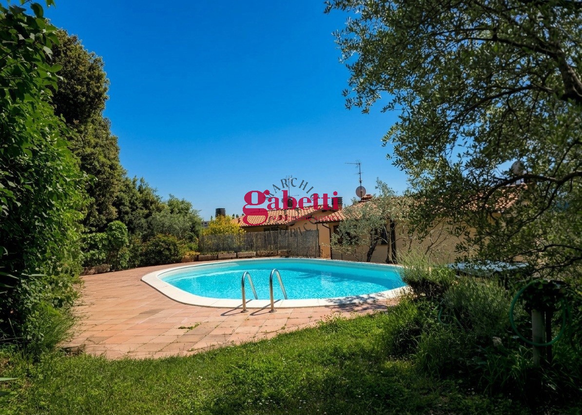 Casa indipendente con box doppio a Reggello