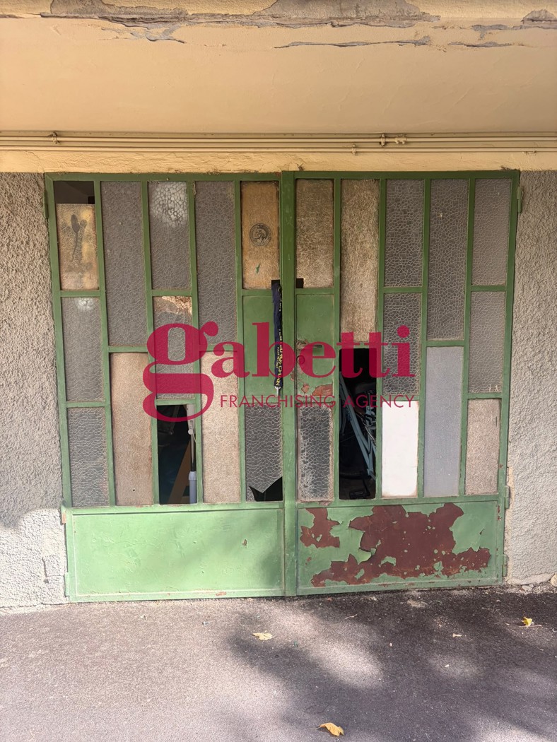 Box/Garage 11mq in vendita a Firenze