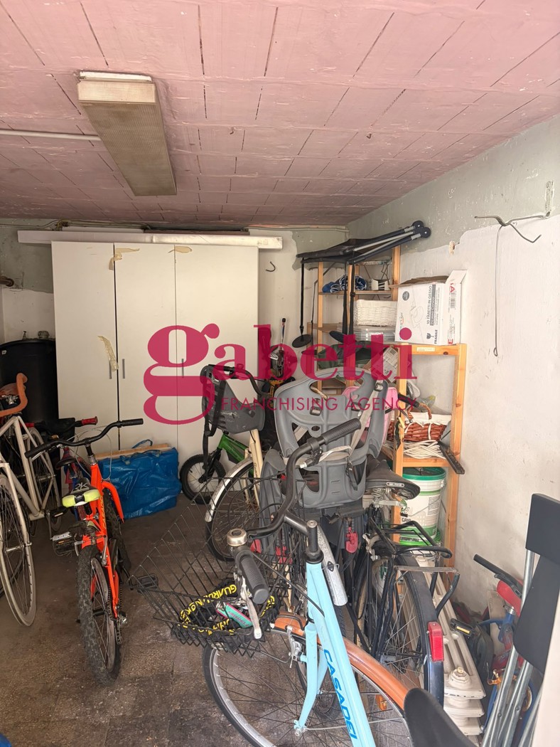 Box/Garage 11mq in vendita a Firenze
