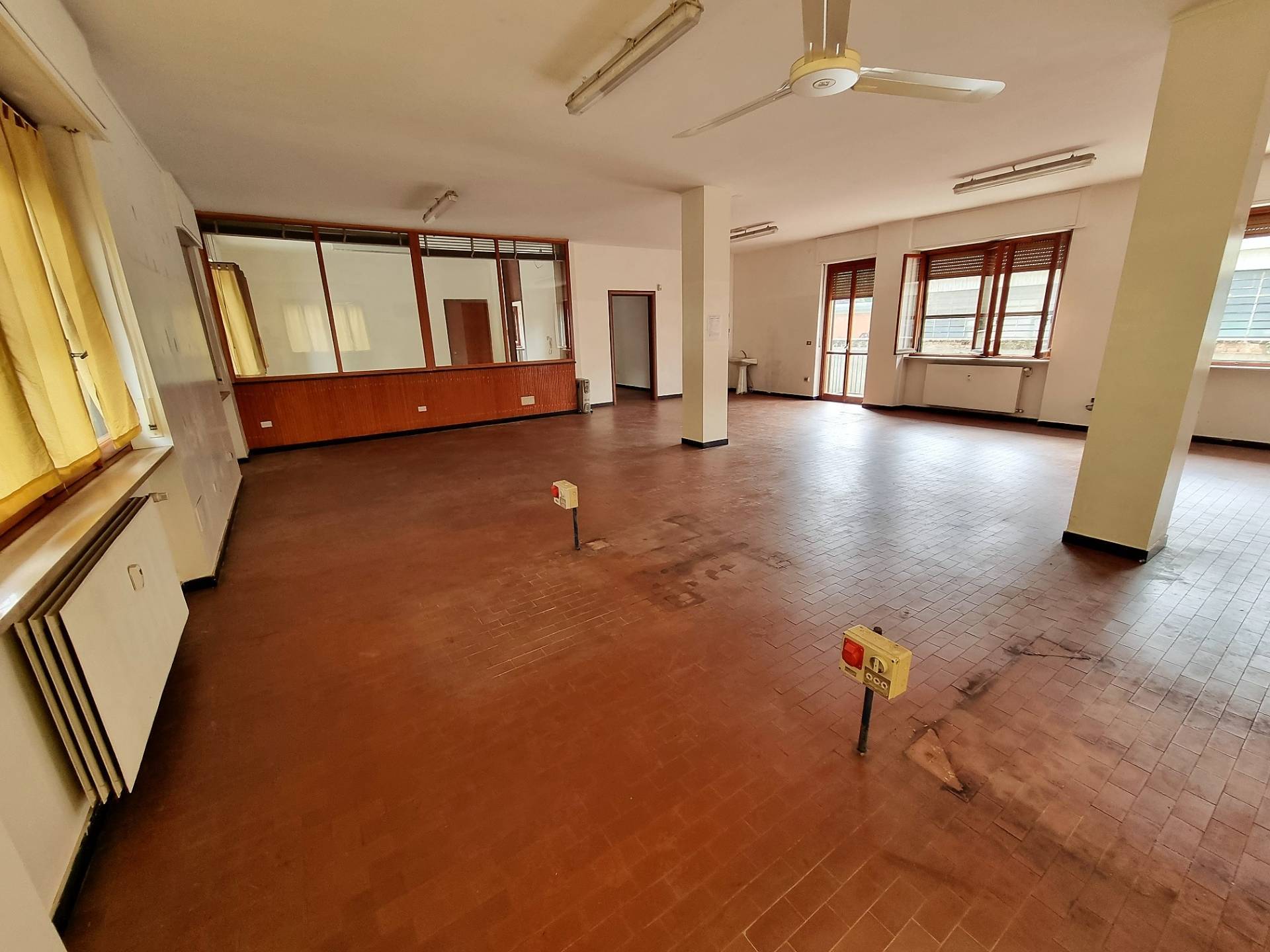 Locale commerciale in affitto a Alessandria, Cristo