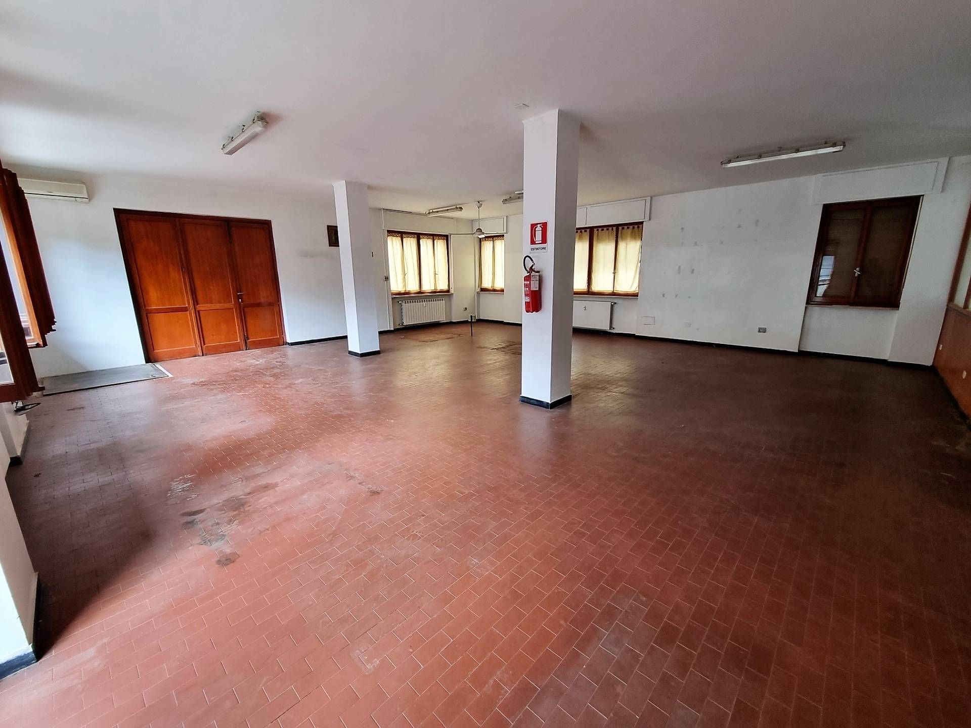 Locale commerciale in affitto a Alessandria, Cristo