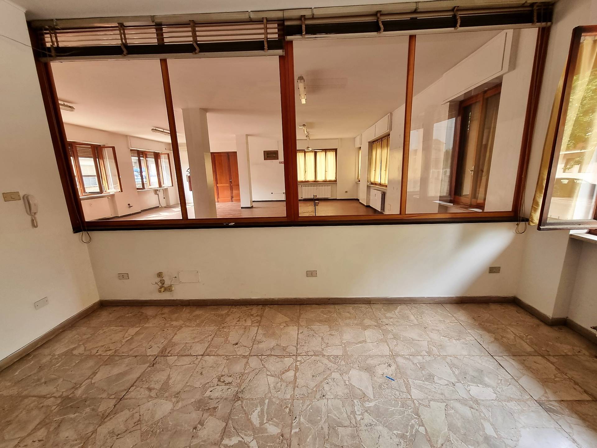 Locale commerciale in affitto a Alessandria, Cristo