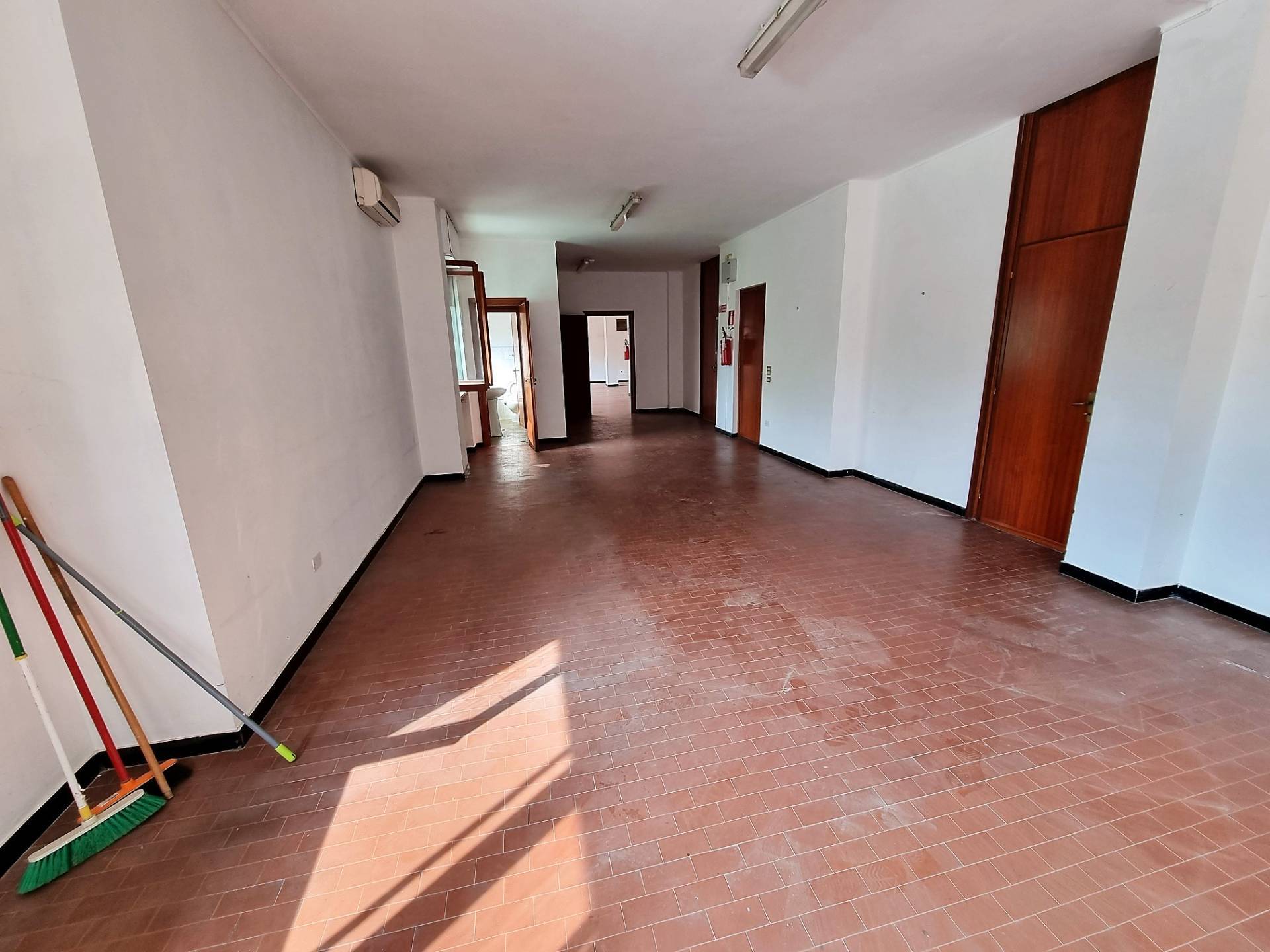 Locale commerciale in affitto a Alessandria, Cristo