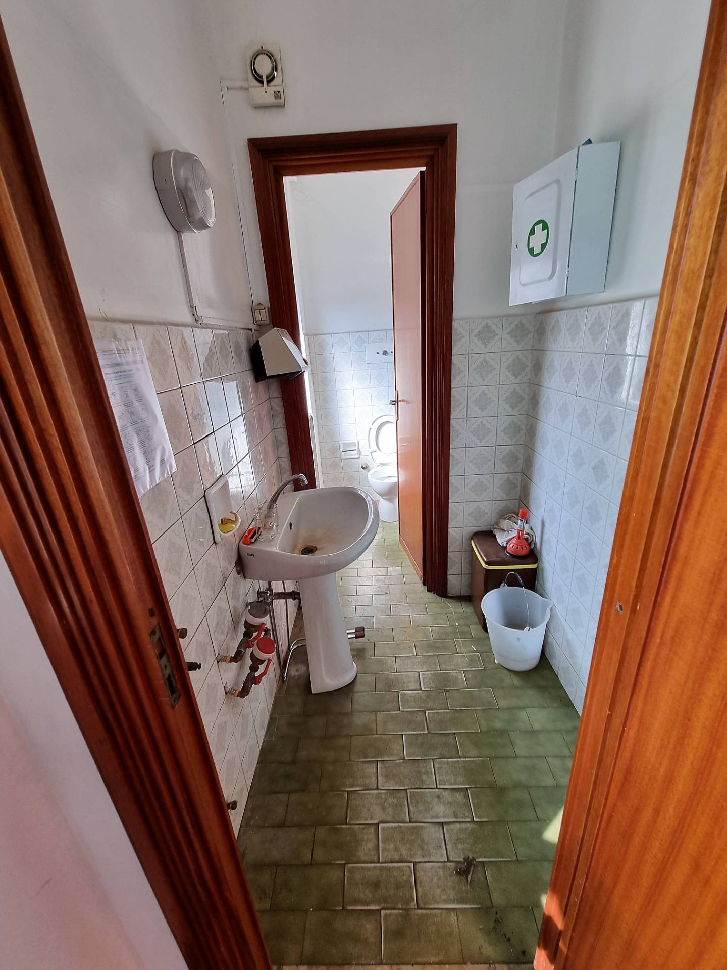 Locale commerciale in affitto a Alessandria, Cristo