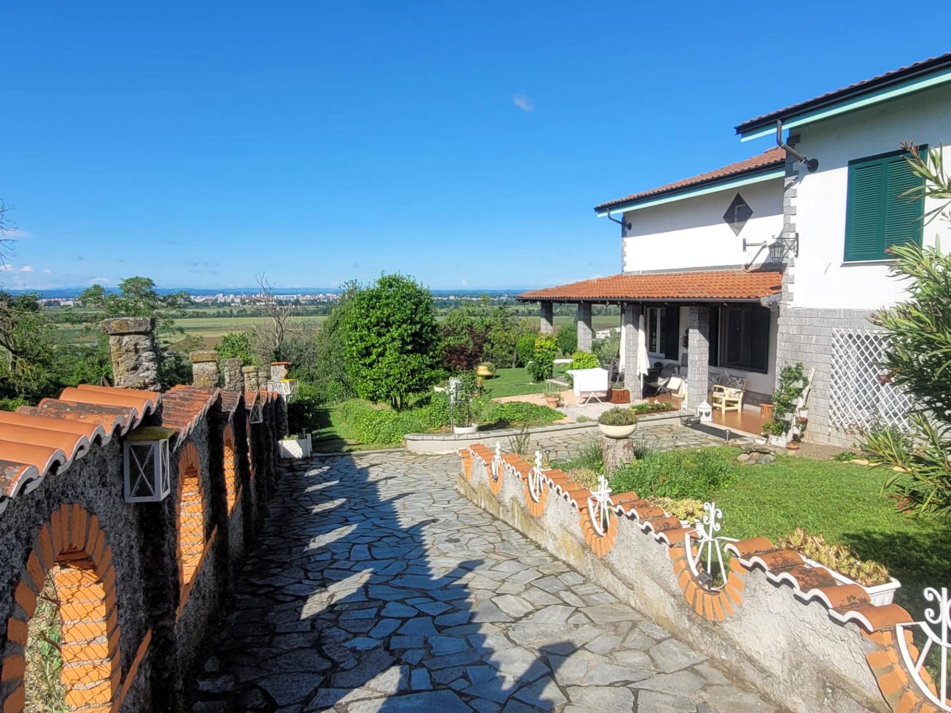 Villa in vendita a Pietra Marazzi