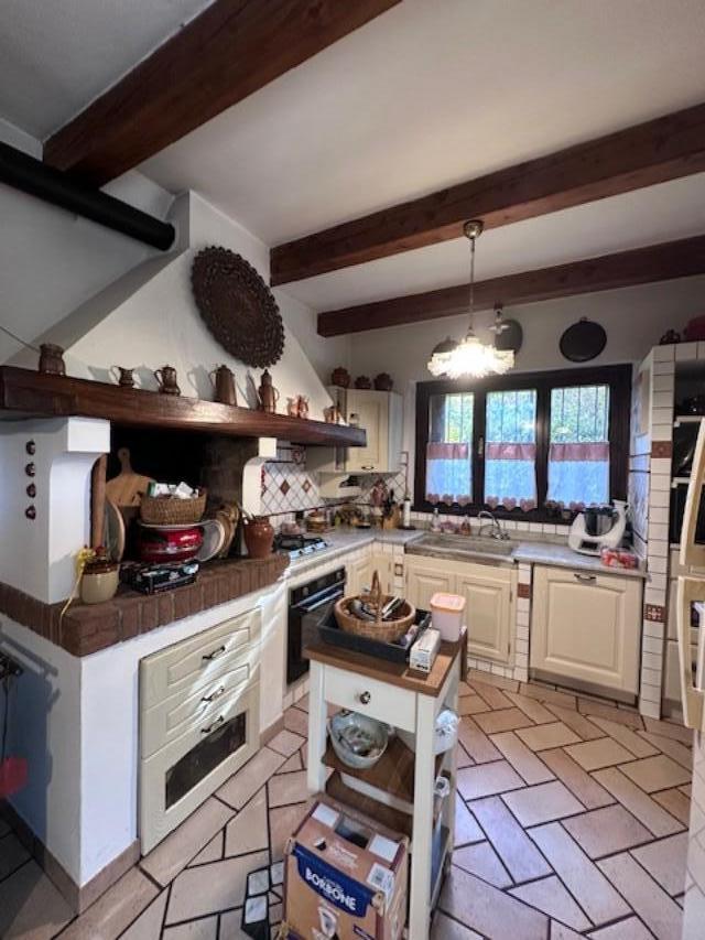 Villa Bifamiliare con giardino, Cascina latignano