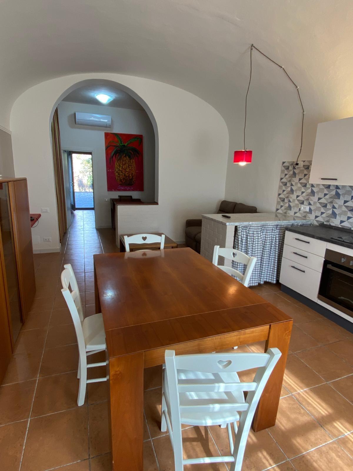 Bilocale arredato in affitto a Cascina