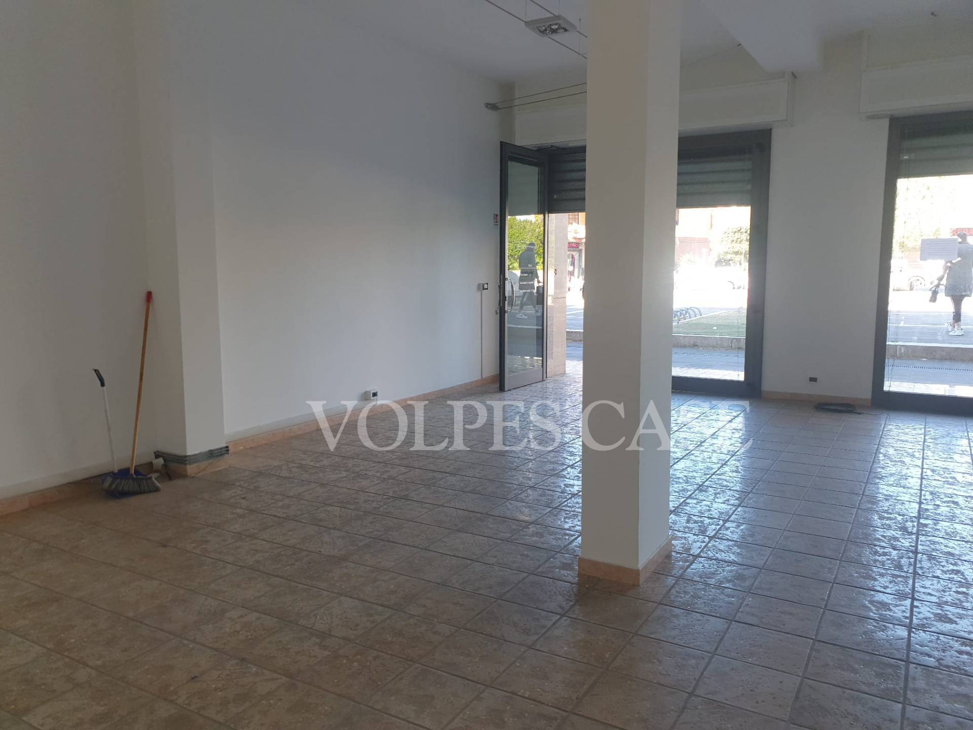 Locale/Negozio in vendita a Fonte Nuova, Tor Lupara