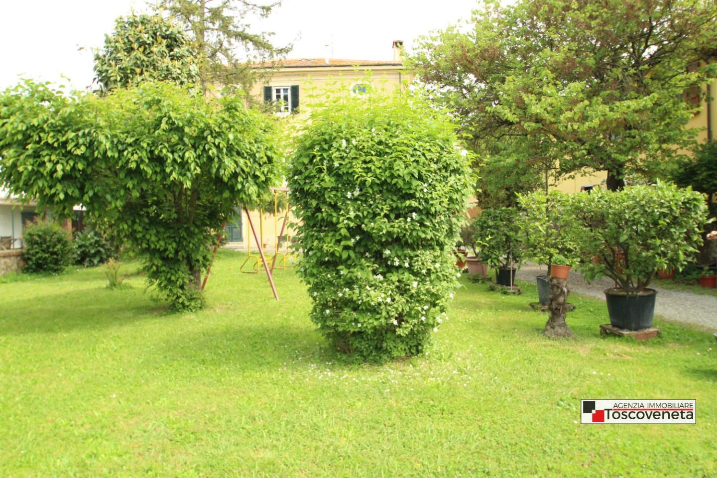 Villa con giardino, Capannori carraia