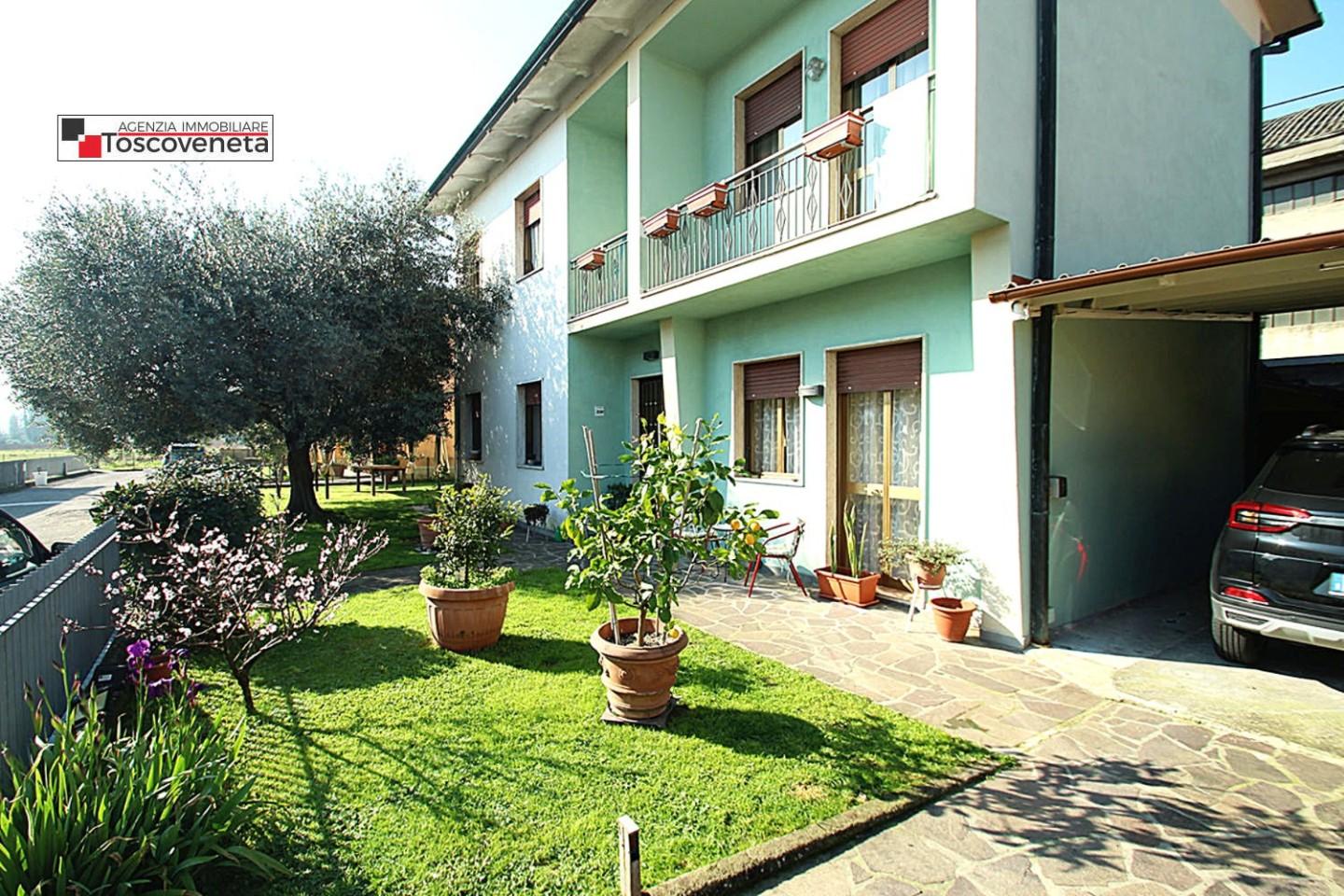 Casa indipendente con giardino, Capannori lunata