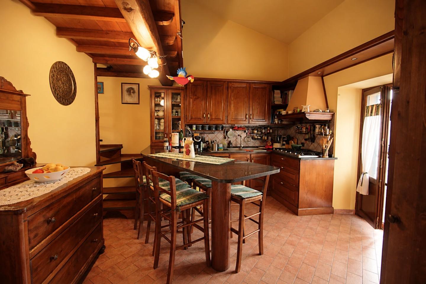 Casa indipendente in vendita, Lucca montuolo
