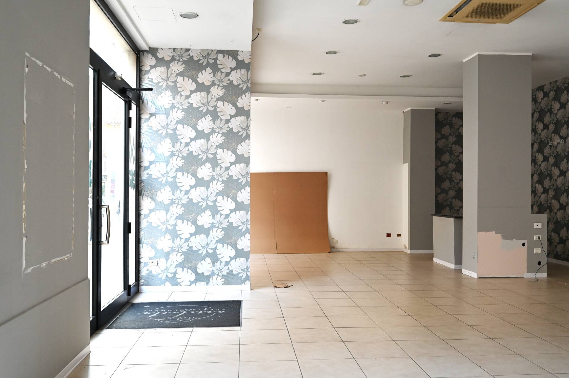 Locale commerciale in affitto a San Benedetto del Tronto, Centralissima